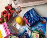 Sütés nélküli epres-kekszes gluténmentesen 🍓🍓 recept fázis 1 fotója