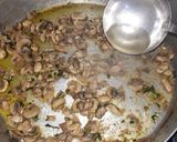 Foto del passaggio 5 della ricetta Scaloppina con i funghi
