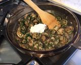 Une image de l'étape 7 de Champignons de paris à la crème d'ail et persil.