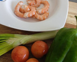 Foto del paso 3 de la receta: Calamares rellenos de arroz y langostinos