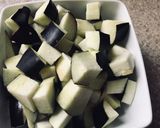 A picture of step 1 of Aubergine curry in peanut sauce.