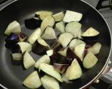 Foto langkah ke 4 dari resep Tumis terong ayam madu saus tiram.
