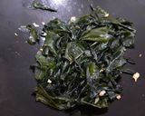 Foto langkah ke 5 dari resep Sup Rumput Laut Korea (Miyeok Guk).