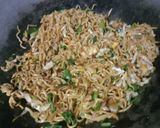 Foto langkah ke 4 dari resep Mie Goreng Kampung.