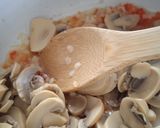 Foto del paso 2 de la receta: Tortilla de zapallitos y champiñones al horno!