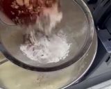 Foto del passaggio 2 della ricetta Torta mousse con cioccolato, panna e fragole