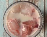 Foto langkah ke 3 dari resep Strawberry Milk.