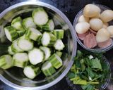 Foto langkah ke 1 dari resep Sayur Bening Oyong Spesial.