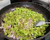 Une image de l'étape 3 de Poêlée de Courgettes et Poivrons.