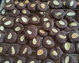 Foto langkah ke 7 dari resep Choco Button Cookies.