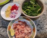 Foto langkah ke 1 dari resep Pad Kra Pao Gai (ayam kemangi Thailand).