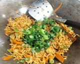 Foto langkah ke 5 dari resep Mie goreng.