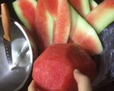 Hình bước làm 4 của món Cách cắt dưa hấu mùa hè nhanh đẹp cho bé trong 10'