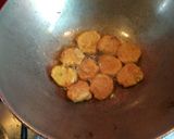 A picture of step 1 of Fish eggs curry.