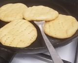 A picture of step 5 of Mini pan pizzas.