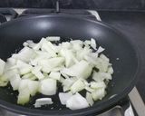 A picture of step 3 of Chicken, mushroom and artichoke quiche.