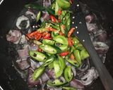 Foto langkah ke 3 dari resep Tumis cumi hitam.