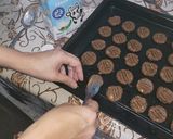 Foto langkah ke 7 dari resep Almond dark choco cookies premium.