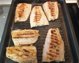 Foto del paso 3 de la receta: Salmón a la plancha con guarnición de setas y tortilla