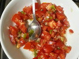 Pescado frito con arroz y ensalada