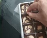 Foto langkah ke 7 dari resep Shiny Crust Brownies (Loyang sekat).