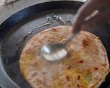 A picture of step 3 of Aloo parantha.