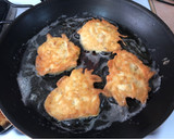 Foto del paso 8 de la receta: Tortitas de pollo con salsa verde