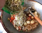 Foto langkah ke 5 dari resep Oseng Tauge Bakso Puyuh.
