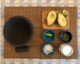A picture of step 1 of Chilango-Style Guacamole.