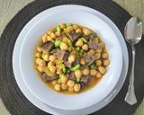 Foto del paso 8 de la receta: Potaje de garbanzos con hígado al ajillo y edamame
