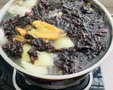Hình bước làm 5 của món Trời mưa nấu mì 2 phiên bản: mì nước vị Nhật và mì khô vị Tàu
