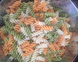 Foto del paso 2 de la receta: Hélices (pasta con verduras) a los 3 Quesos