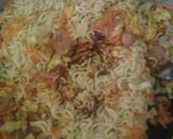 Foto langkah ke 4 dari resep Mie sosis duo bawang.