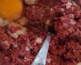A picture of step 2 of Polpettone ripiene di crescenza.