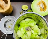 A picture of step 3 of Honeydew Melon Sharbat.