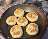 Foto del paso 5 de la receta: Pancitos rellenos de queso🧀🥖