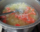 A picture of step 2 of Chicken vegetables macroni.