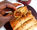 A picture of step 15 of Crunchy chicken filo cigars.