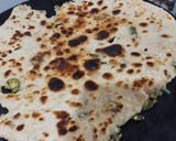 A picture of step 3 of Hara lehsan ka paratha.