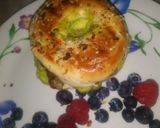 A picture of step 5 of Chicken Guacamole On A Bagel.