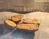 Gambar langkah 4 resipi Oven Roasted Sweet Potatoes.