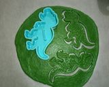 Foto del paso 3 de la receta: Galletas de dinosaurios 🦖