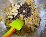 Φωτογραφία βήματος 5 της συνταγής American double chocolate chip & macadamia cookies