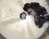 A picture of step 3 of Ragi chocolate milkshake.
