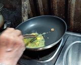 Hình bước làm 3 của món Ốc dừa xào bơ