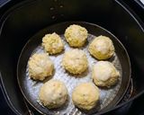 Foto del paso 7 de la receta: Bollitos de queso con leche en polvo
