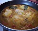 Foto del paso 7 de la receta: Bacalao a la baezana (con tomate y guisantes)