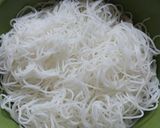 Foto langkah ke 1 dari resep Bihun goreng simple nan mantul.