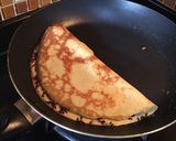 Foto langkah ke 2 dari resep Chocolate Banana Cheese Crepes.