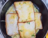 ऑमलेट पिझ्झा (omlette pizza recipe in marathi) रेसिपी स्टेप 4 फोटो 